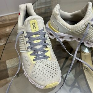 OnCloud Womens Cloudswift Sneakers Size 7.5